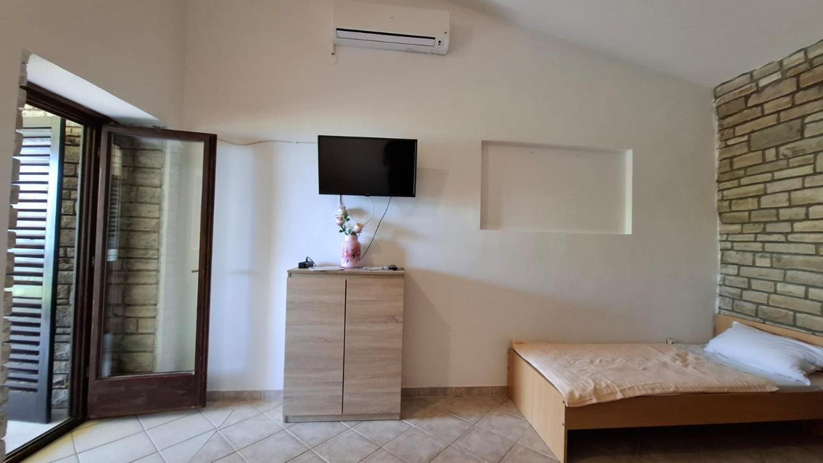 Apartman Karin Donji Karin Zewnętrze zdjęcie